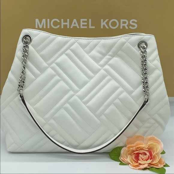 MICHAEL KORS PEYTON LARGE CHAIN SHOULDER TOTE
NWT - Picture 2 of 16